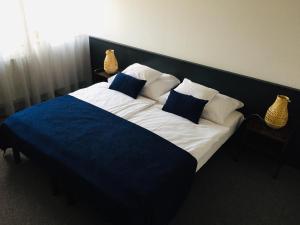 A bed or beds in a room at Jonathan Bed&Pizza