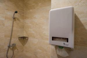 Koupelna v ubytování Sans Hotel Empress Simpang Lima