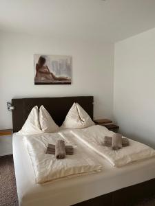 En eller flere senge i et værelse på Appartement Silbermond