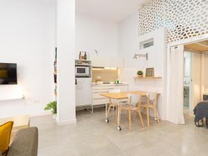 Kuchyňa alebo kuchynka v ubytovaní LU&CIA LOFT City Center