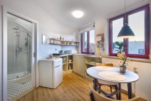 Kuchyňa alebo kuchynka v ubytovaní Apartmány v domečku