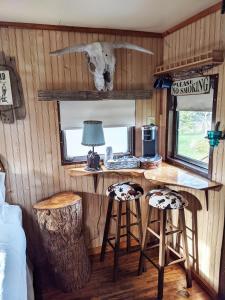 A kitchen or kitchenette at Olympic Railway Inn
