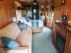 A seating area at Olympic Railway Inn