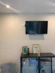 A television and/or entertainment centre at Stay Barrow Blueway - The Stables