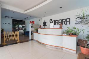 Area lobi atau resepsionis di Urbanview Hotel Sagara Bogor