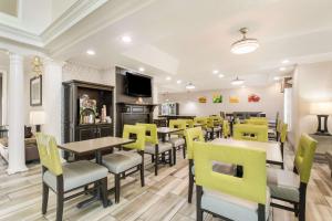Restorāns vai citas vietas, kur ieturēt maltīti, naktsmītnē Quality Inn Alcoa Knoxville