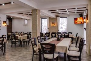 Restaurace v ubytování Family Hotel LILIUM + 22 fotografií