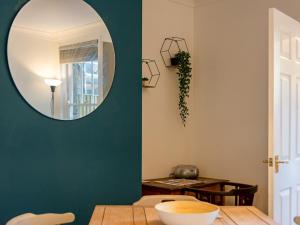 Fotografie z fotogalerie ubytování Pass the Keys Cosy terrace within city walls ideal for exploring v destinaci Canterbury