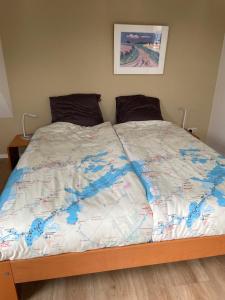 a bedroom with a bed with a map on it at Genieten in een luxe vakantiewoning, dichtbij het IJsselmeer en strand in Warns