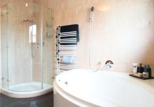 A bathroom at Cocoon am See Még 24 kép