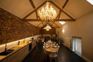 a kitchen with a dining room with a chandelier at B&B Haspenhoeve in Tongeren