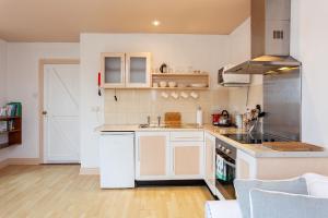 A kitchen or kitchenette at Tidewater Apartment Baltimore by Trident Holiday Homes