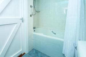 Kupatilo u objektu Tidewater Apartment Baltimore by Trident Holiday Homes +13 fotografija