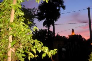 Alba o tramonto visti dall'interno dell'affittacamere o dai dintorni