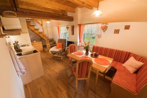 Kuchyň nebo kuchyňský kout v ubytování Apartmány Adršpach " U Kozárů "