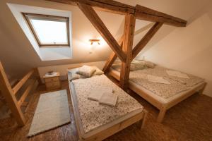 Postel nebo postele na pokoji v ubytování Apartmány Adršpach " U Kozárů "