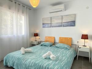 Postel nebo postele na pokoji v ubytování Casa Los Tejares Casasol
