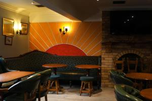 A seating area at Bridge Hotel