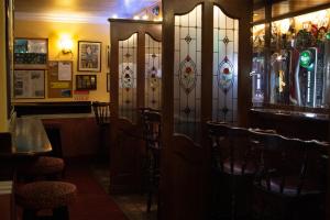 The lounge or bar area at Bridge Hotel