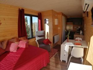 Gallery image of Les lodges de l'oliveraie de Virevent in Grasse