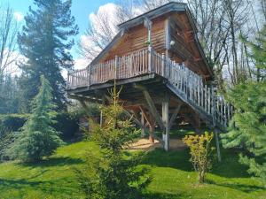 Foto dalla galleria di La Cabane à l'Orée des Bornes a Évires