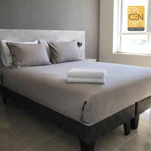 מיטה או מיטות בחדר ב-Epicentro Suites Apart Hotel - Temuco