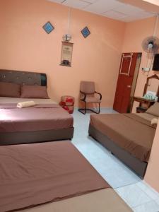 Postel nebo postele na pokoji v ubytování CHALET WARISAN SINERGI