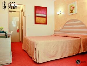Postel nebo postele na pokoji v ubytování Hotel Nedy