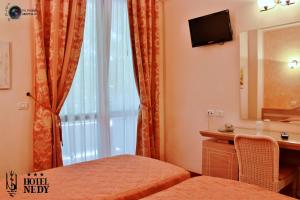 Postel nebo postele na pokoji v ubytování Hotel Nedy