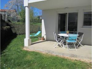 Imagen de la galería de SUPERBE APPART AVEC JARDIN ET PISCINE, en Cambo-les-Bains