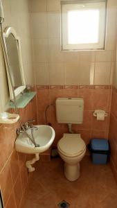 Koupelna v ubytování Guesthouse Pumpalovi + 37 fotografií