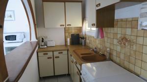 A kitchen or kitchenette at Sol-y-Days Grau Village, Superbe maison de vacances avec 3 chambres et un bel espace exterieur aménagé