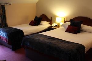 A bed or beds in a room at Bridge Hotel