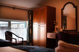 A bed or beds in a room at Bridge Hotel