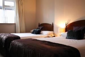 A bed or beds in a room at Bridge Hotel