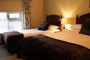 A bed or beds in a room at Bridge Hotel