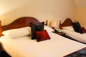 A bed or beds in a room at Bridge Hotel