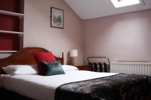 A bed or beds in a room at Bridge Hotel