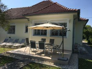 The building in which the holiday home is located