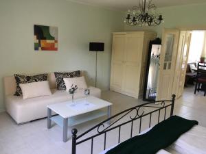 A seating area at Villa Ida