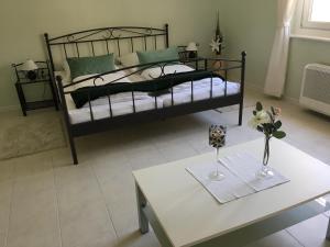 A bed or beds in a room at Villa Ida