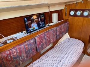 Gallery image of Welcome Aboard Yacht Cruiser! in Mataró