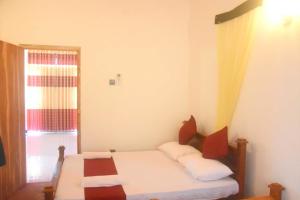 Postel nebo postele na pokoji v ubytování Chipmunk Home Stay