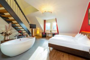 Postel nebo postele na pokoji v ubytování BEHLs Genusshotel im Brennhaus