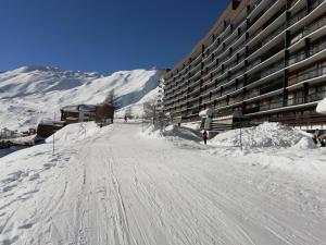 Appartement au lac ski aux pieds v zimě