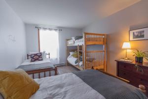 a bedroom with two bunk beds and a bed with a dresser at Auberge & Campagne in Saint-Férréol-les-Neiges