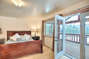 A bed or beds in a room at Kettle Falls Home with River Valley Mtn Views!