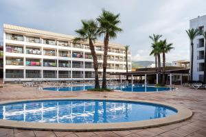 Piscina de la sau aproape de Hotel Alcossebre