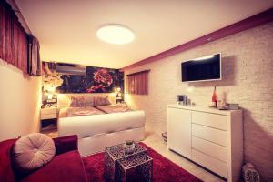 A television and/or entertainment centre at Panorama Home