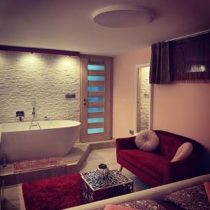 A seating area at Panorama Home
